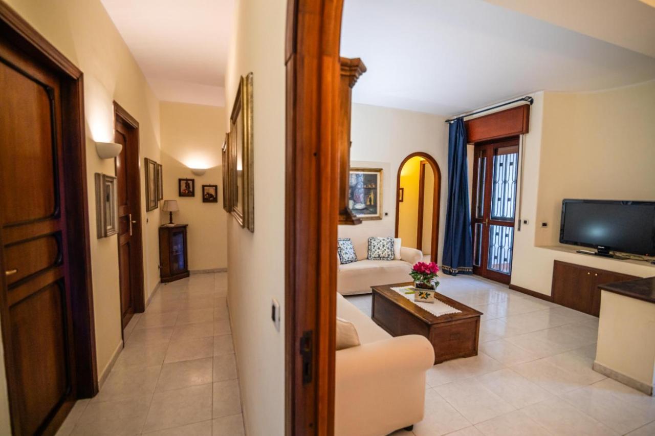Courrier-House Apartment Aci Castello Luaran gambar