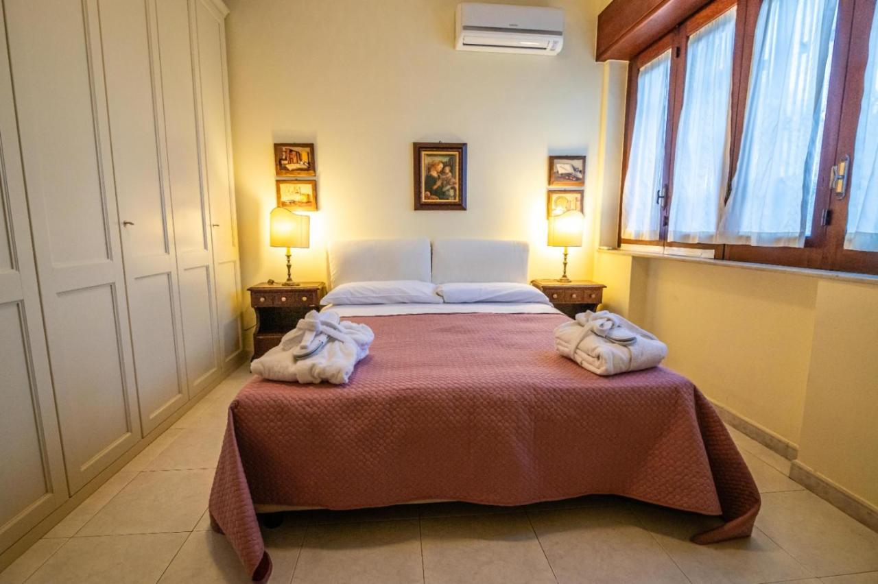 Courrier-House Apartment Aci Castello Luaran gambar