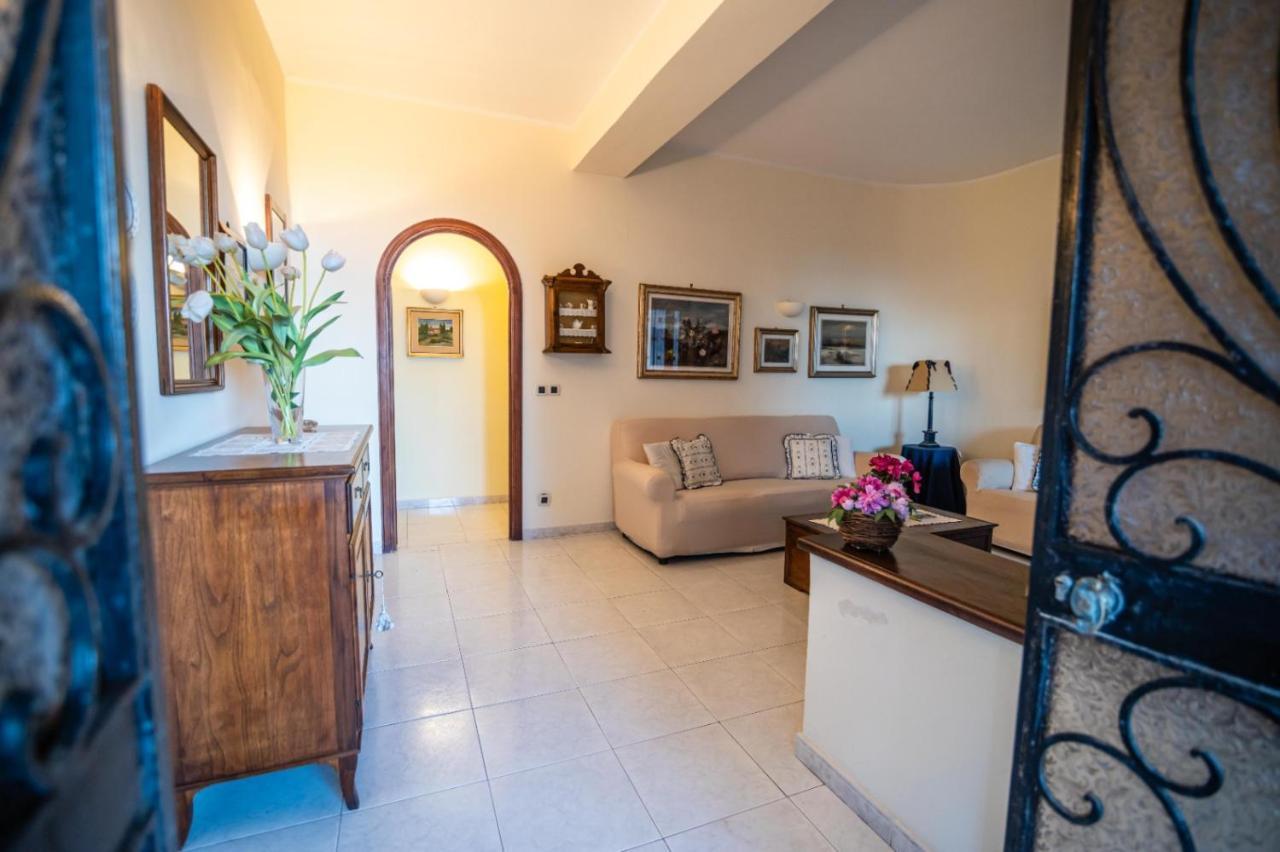 Courrier-House Apartment Aci Castello Luaran gambar