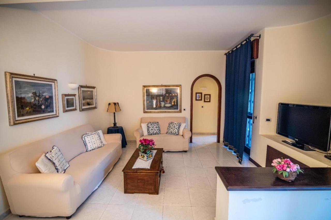 Courrier-House Apartment Aci Castello Luaran gambar